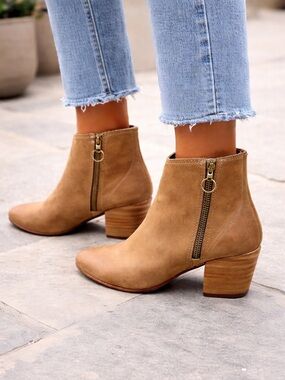 Beek Honey Brown Leather Ankle Boots Size 9 Western V-Cut Round Zip NWT